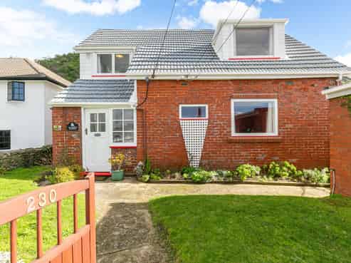 230 Queens Drive, Lyall Bay