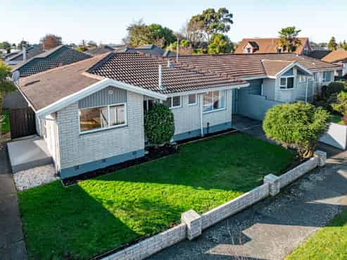 18 Sawtell Place, Northcote