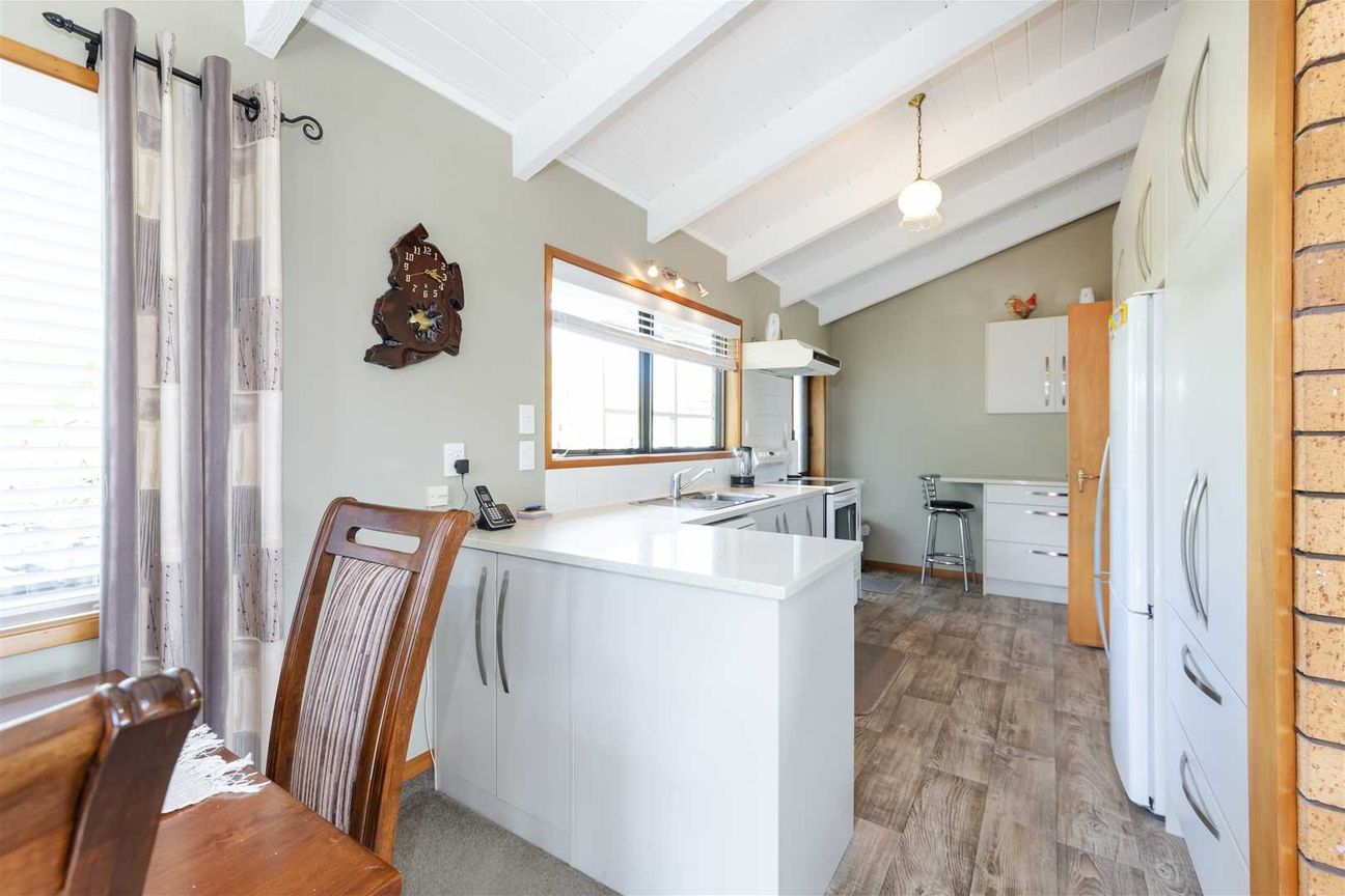 3 Bedrooms in Te Atatu South - Vista 4