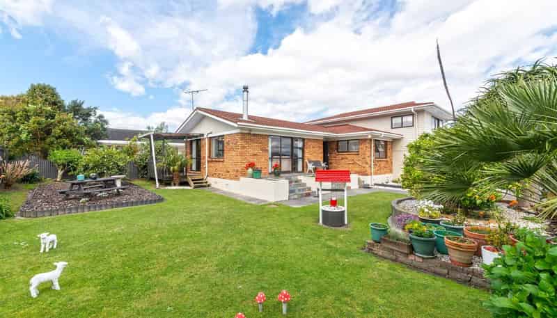 208 Edmonton road , Te Atatu South