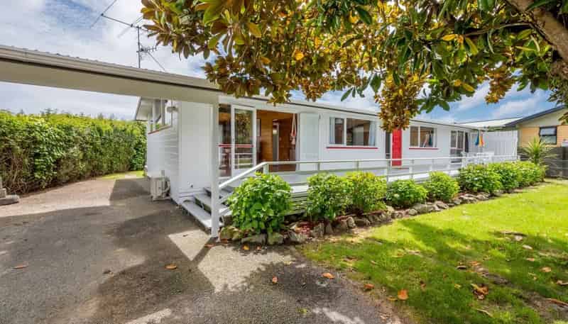 8 Walton Avenue, Waikanae