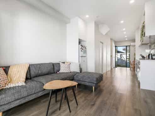 8/24 Tara Road, Henderson