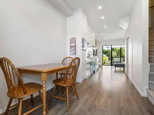 8/24 Tara Road, Henderson