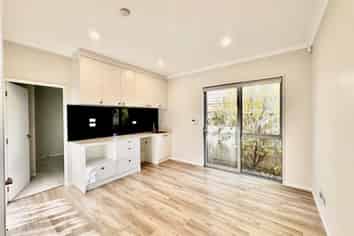 18 Hangahai Road, Flat Bush