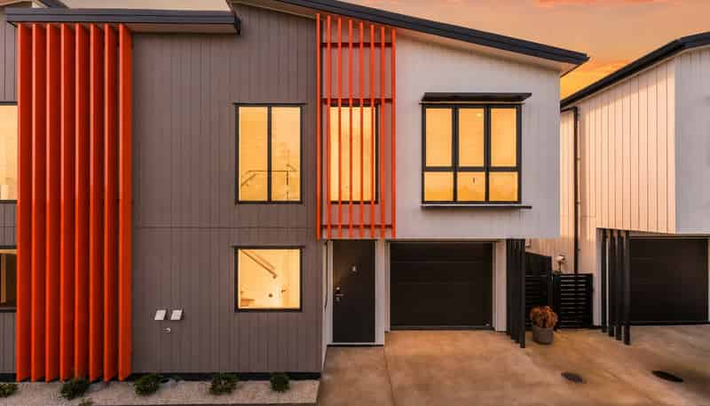 8D Rowan Terrace, Te Atatu South