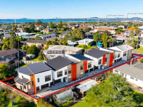 8D Rowan Terrace, Te Atatu South