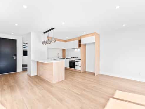 8D Rowan Terrace, Te Atatu South