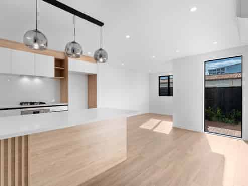 8D Rowan Terrace, Te Atatu South