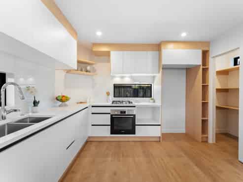 8D Rowan Terrace, Te Atatu South