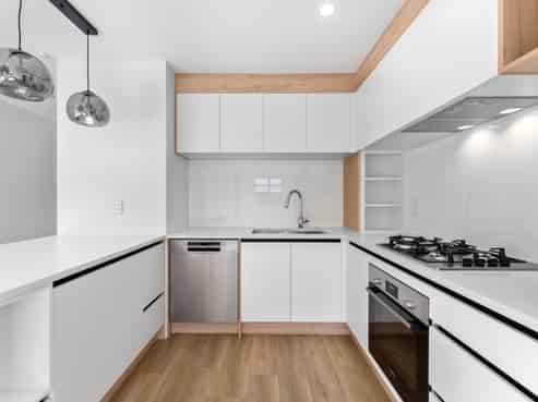 8D Rowan Terrace, Te Atatu South