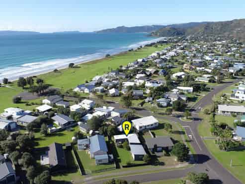 102 Sands Crescent, Matarangi