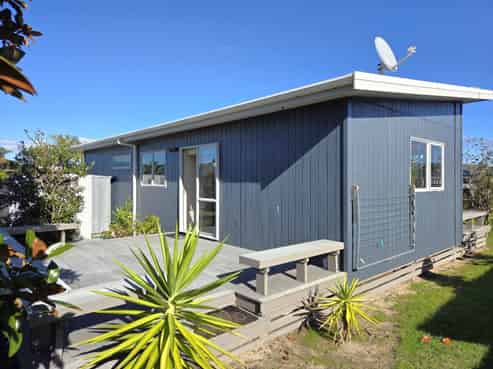 102 Sands Crescent, Matarangi