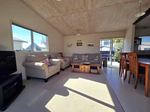 102 Sands Crescent, Matarangi