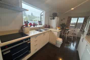 27 Loughanure Place, Massey