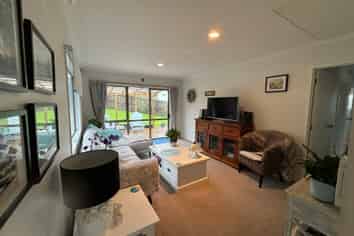 27 Loughanure Place, Massey