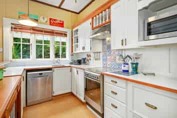 5 Coach Lane, Belmont