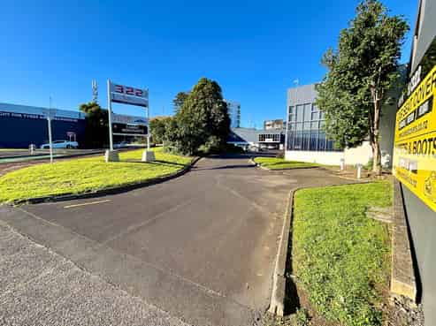 PRIME LOCATION - OFFICE AND WAREHOUSE
