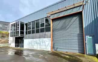 PRIME LOCATION - OFFICE AND WAREHOUSE
