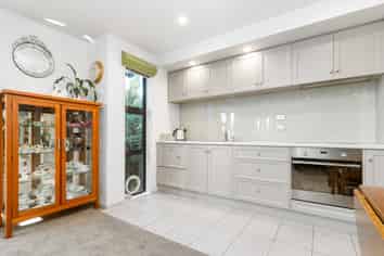 16 Saracen Avenue, Northwood
