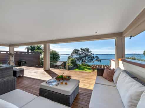 33  Pohutukawa Road, Beachlands