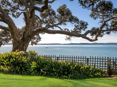 33  Pohutukawa Road, Beachlands