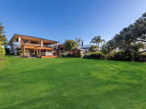 33  Pohutukawa Road, Beachlands