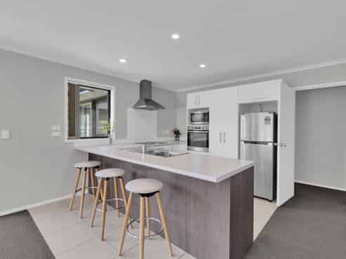 12 Teafields Court, Huntington