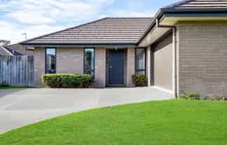 12 Teafields Court, Huntington