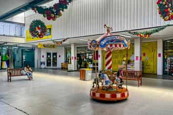 RARE LARGE FORMAT RETAIL – SOUTHMALL
