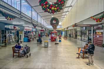 RARE LARGE FORMAT RETAIL – SOUTHMALL
