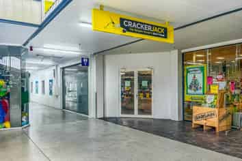 RARE LARGE FORMAT RETAIL – SOUTHMALL
