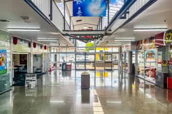 RARE LARGE FORMAT RETAIL – SOUTHMALL
