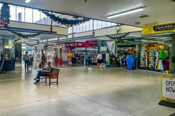 RARE LARGE FORMAT RETAIL – SOUTHMALL
