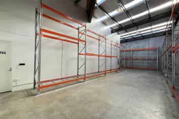 WAREHOUSE / OFFICE WITH ROLLER DOOR

