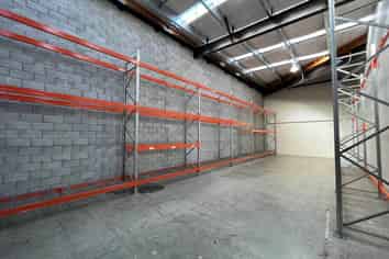 WAREHOUSE / OFFICE WITH ROLLER DOOR
