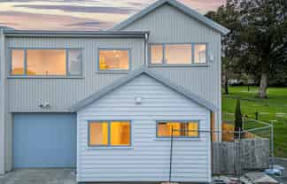 8A Taurima Avenue, Point England