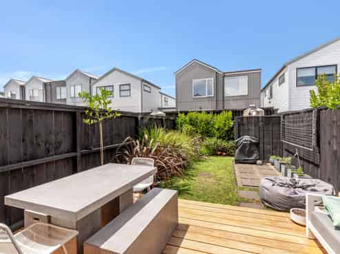11 Wai Place, One Tree Point