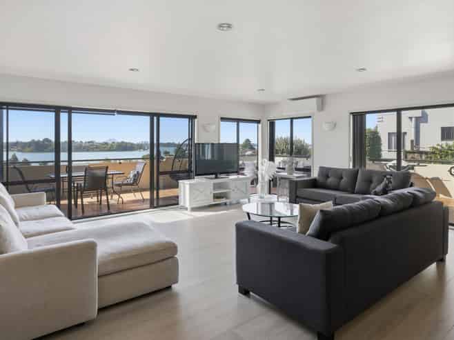 8 Lorrigan Way, Welcome Bay