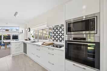 8 Blue Gum Rise, Sunnyhills