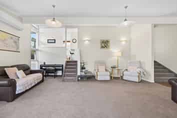 8 Blue Gum Rise, Sunnyhills