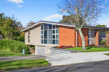 8 Blue Gum Rise, Sunnyhills