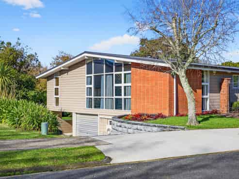 8 Blue Gum Rise, Sunnyhills