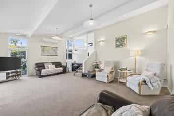 8 Blue Gum Rise, Sunnyhills