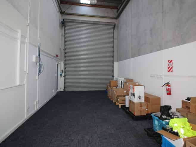 Tidy office warehouse offered for lease
