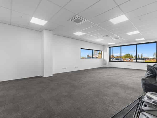 Exceptional office space with 15 car parks