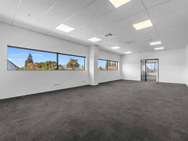 Exceptional office space with 15 car parks