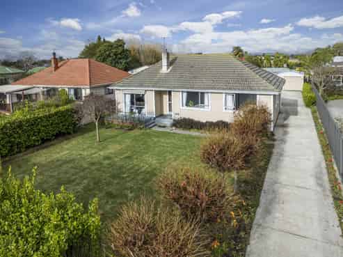 26 Ferry Road, Clive