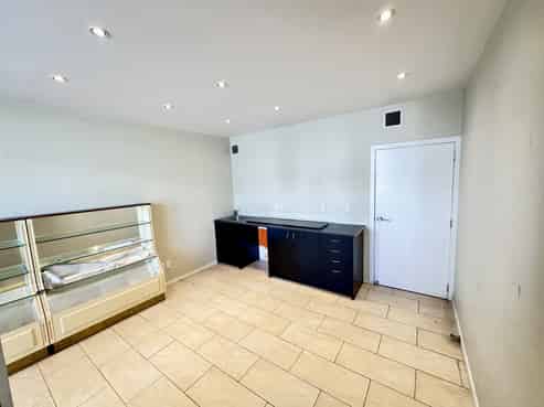 Fully Equipped 230sqm Food-Grade Commercial Unit!