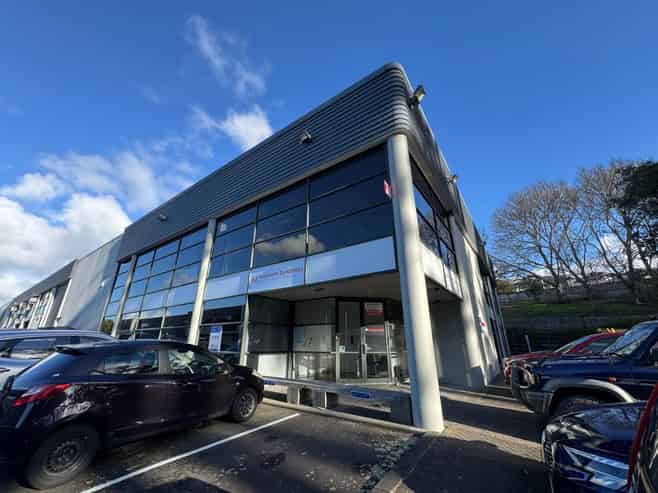 FUNCTIONAL GROUND FLOOR ALBANY OFFICE
