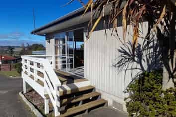 8 Woodward Street, Nukuhau